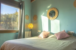 6 bedrooms, iron/ironing board, free WiFi