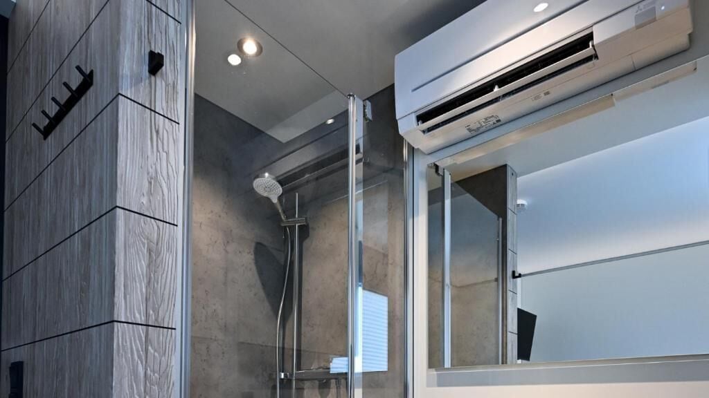 Shower, free toiletries, hair dryer, towels