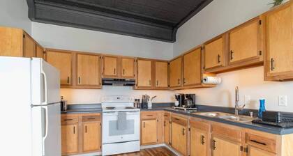 Cozy Loft-Pet Friendly-Spacious