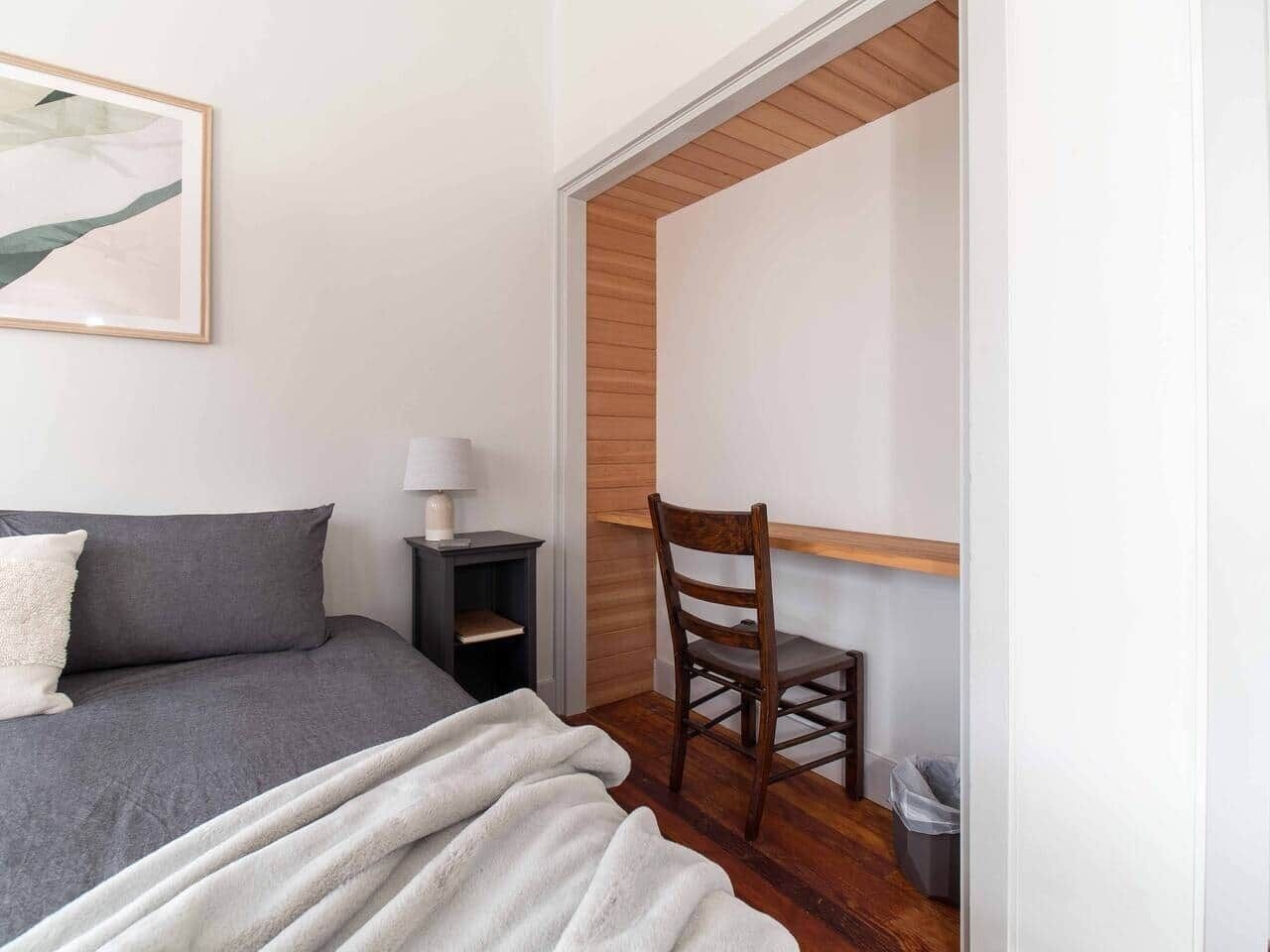 1 slaapkamer, een strijkplank/strijkijzer, gratis wifi, beddengoed