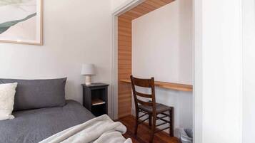 1 slaapkamer, een strijkplank/strijkijzer, gratis wifi, beddengoed