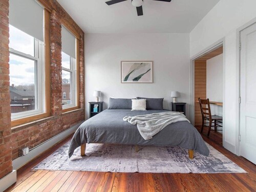 Cozy Loft-Pet Friendly-Spacious