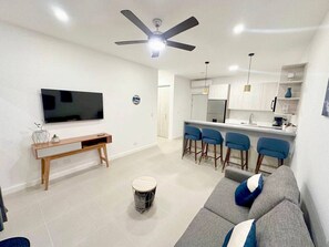 TV - LPT15: Poolside Retreat • Close to Beaches & Town (Villareal)