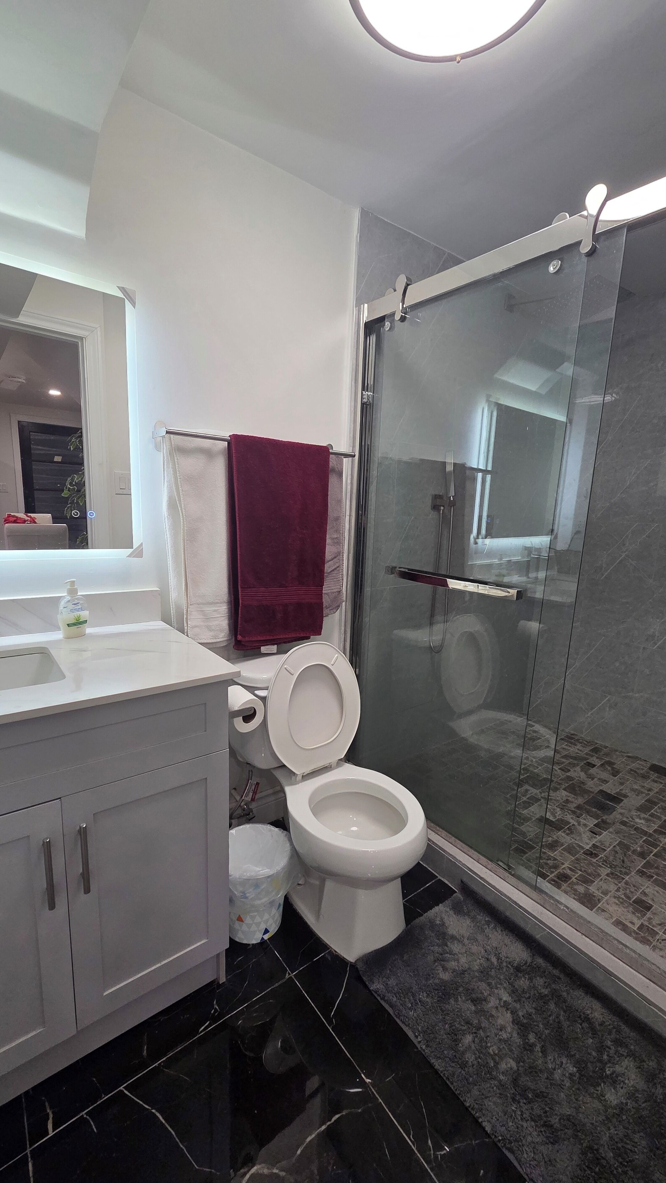 Hårføner, håndklær, såpe og toalettpapir