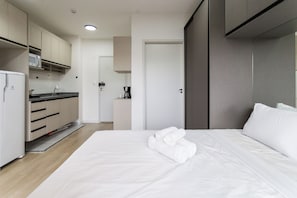 Studio | Blackout drapes, iron/ironing board, free WiFi - KZ Direct Bresser (São Paulo)