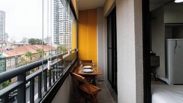 Studio Confort, véranda, vue ville | Restauration