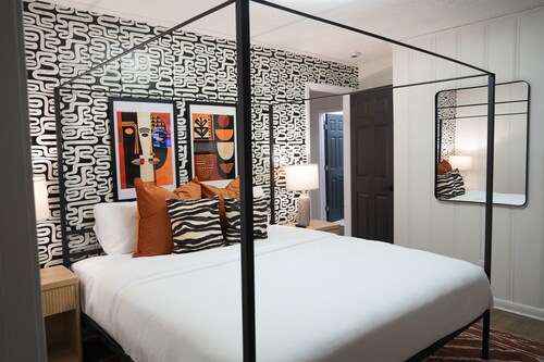 Entire Home-5BR Home perfect 4 FIFA, Downtown, Professionals, Film,Relaxation