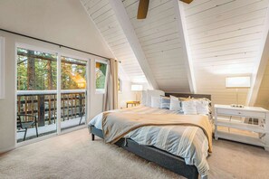 4 bedrooms, WiFi, bed sheets - Zephyr Chalet Steps from Zephyr Cove (Glenbrook)