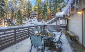 Outdoor dining - Zephyr Chalet Steps from Zephyr Cove (Glenbrook)