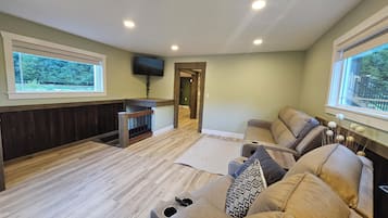 Televisión y chimenea