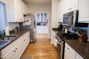Private kitchen - Atlanta Worldcup Retreat Private Porch, 5 beds, near Mercedes Benz (Atlanta)