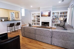 Smart TV - Atlanta Worldcup Retreat Private Porch, 5 beds, near Mercedes Benz (Atlanta)