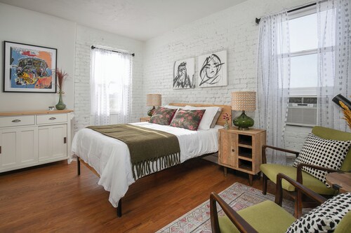 Modern LA Studio Steps from DTLA