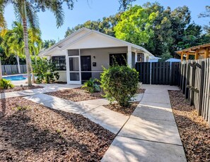 Exterior - Charming 2-Bedroom Farmhouse Retreat with Friendly Animals, AC and so much more! (Southwest Ranches)