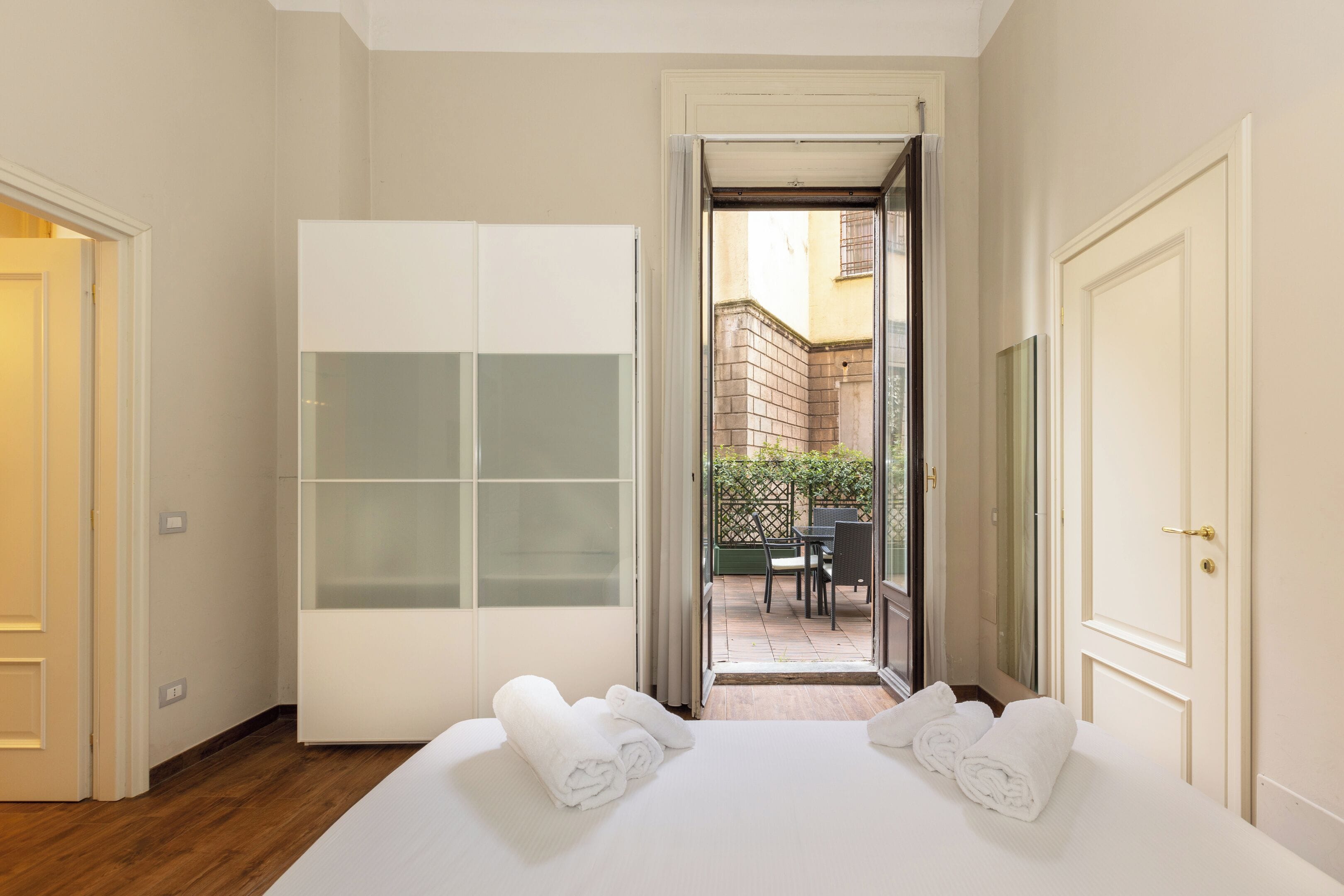 Deluxe-Apartment, Stadtblick | Schallisolierte Zimmer, Bügeleisen/Bügelbrett, kostenloses WLAN