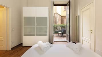 Deluxe-Apartment, Stadtblick | Schallisolierte Zimmer, Bügeleisen/Bügelbrett, kostenloses WLAN