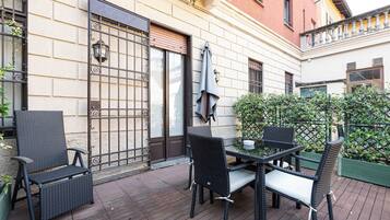 Appartamento Comfort, vista città | Ristorazione all'aperto