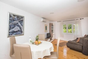 TV - Madonna Field Apartment - 1 bedroom for 3 Guests (Dubrovnik)