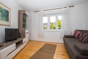 TV - Madonna Field Apartment - 1 bedroom for 3 Guests (Dubrovnik)