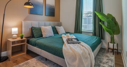 Luxe King 4BR Townhouse to Uptown CLT