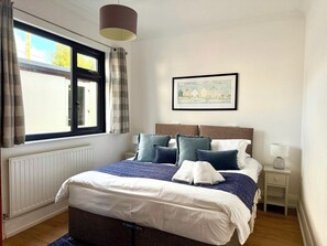 4 Schlafzimmer, individuell dekoriert, individuell eingerichtet