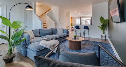 Luxe King 4BR Townhouse to Uptown CLT