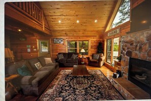 Living area - 5 bedroom, 4.5 bath Log Cabin in Deep Creek Lake (Oakland)