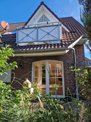 Exterior detail - Water situation! Brand new, high quality furnished, approx. 60 sqm, first floor apartment (Krummhörn)