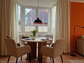 Dining - Water situation! Brand new, high quality furnished, approx. 60 sqm, first floor apartment (Krummhörn)