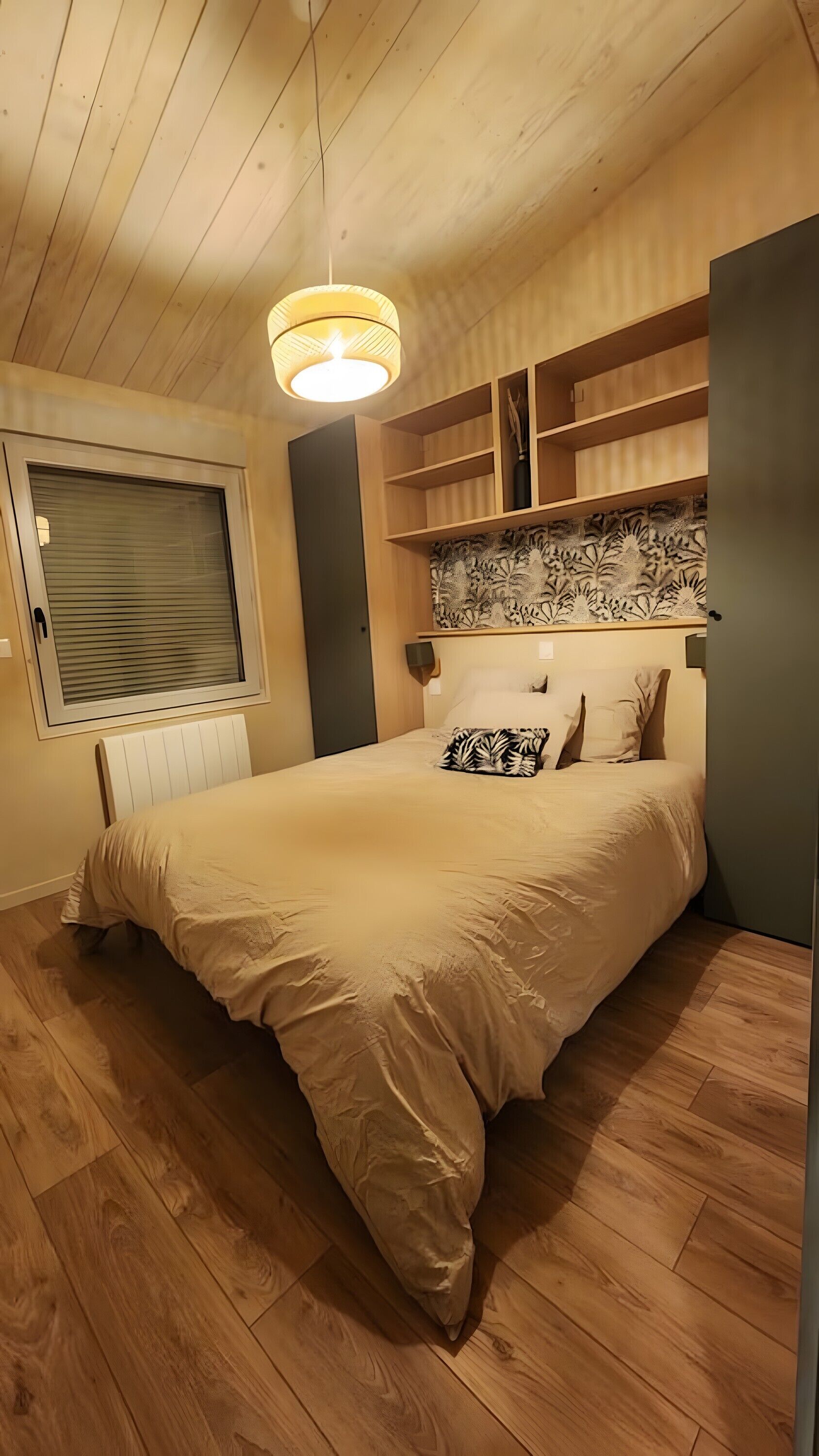 Fer et planche à repasser, draps fournis