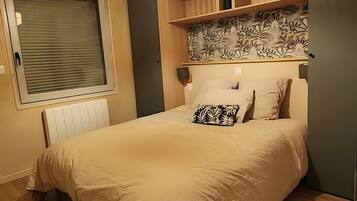 Fer et planche Ă repasser, draps fournis