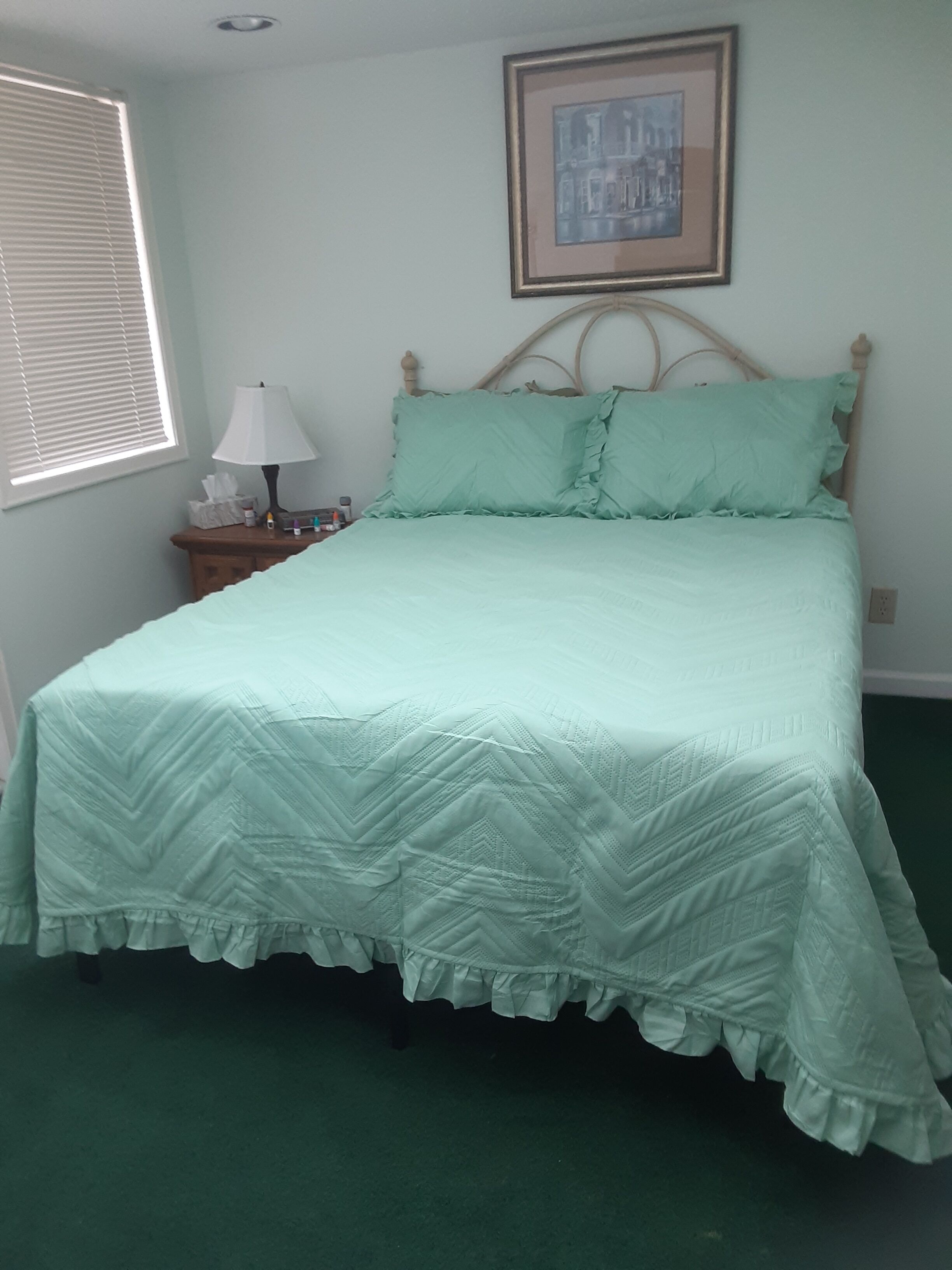Iron/ironing board, WiFi, bed sheets