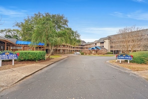 A hotel entrance with signs for 'Laurel Court' and 'Feathering Rooms'. - Kingston Laurel Court 311- 2BR/2BA- Outdoor Pool (Myrtle Beach)