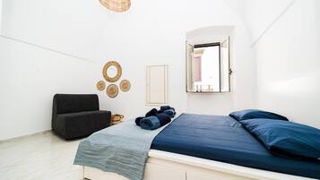 Casa, vista mare parziale | Tende oscuranti, insonorizzazione, Wi-Fi gratuito