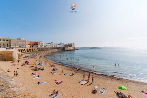 On the beach, white sand, 10 beach bars - AcquaMarine by Vivimy (Gallipoli)