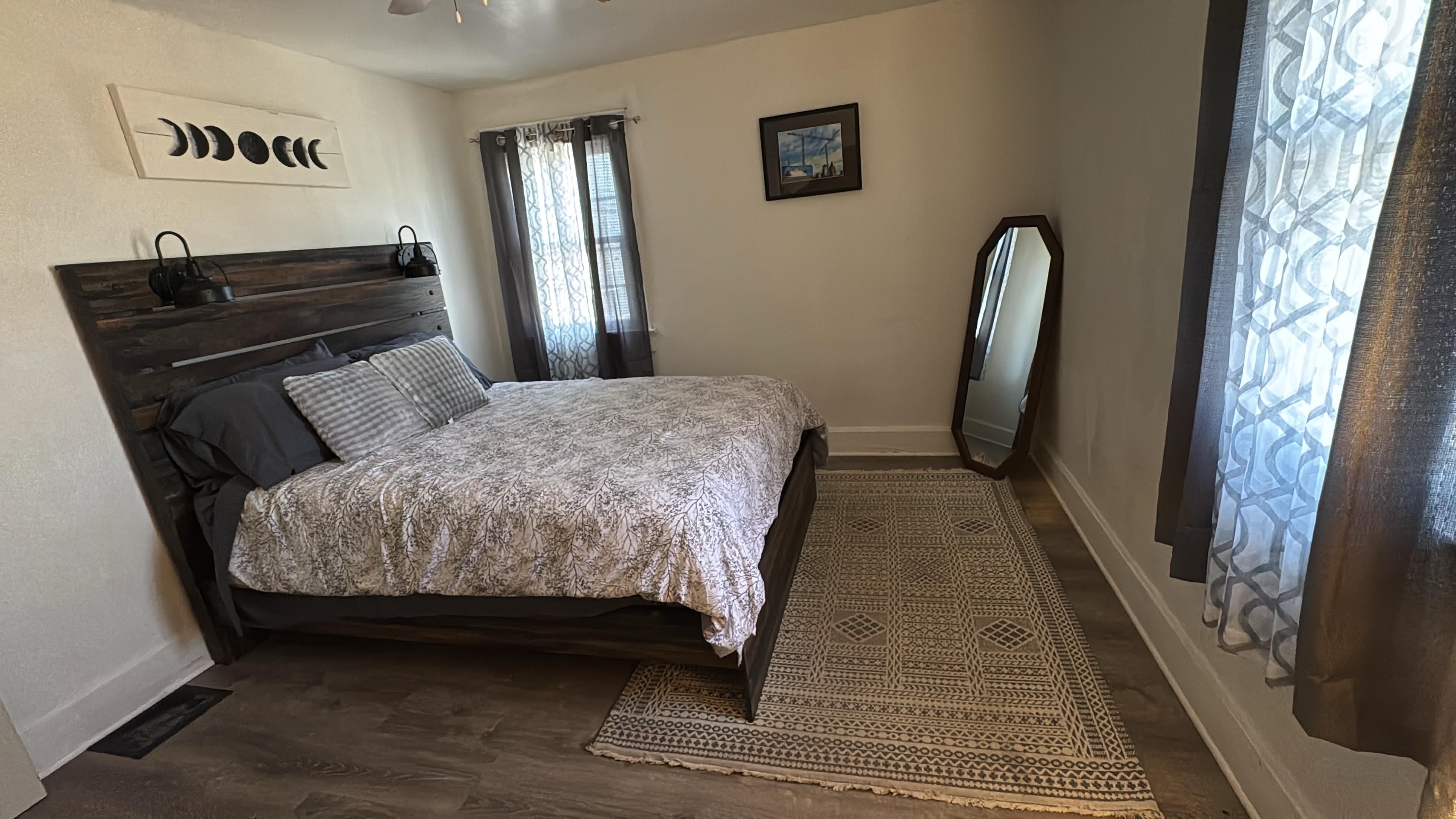 2 室のベッドルーム、アイロン / アイロン台、WiFi (無料)