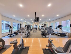 Fitness facility - Galleria Luxe Condo - Balcony, EV Charger, Pool, Gym & Workspace (Houston)