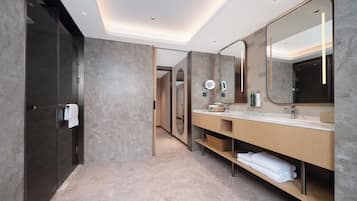 Deluxe-Suite, 1 King-Bett | Badezimmer