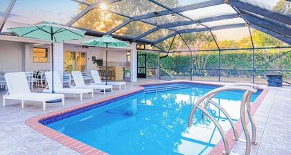 Escape to the Lake Family Home 8PPL/3BR/2Bath/Pool/BBQ/Pet Friendly/Boat Parking