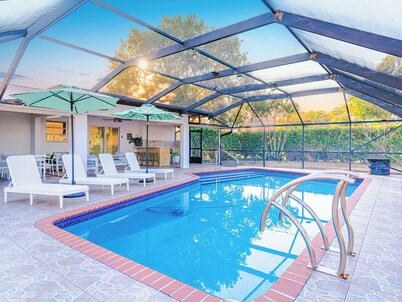 Escape to the Lake Family Home 8PPL/3BR/2Bath/Pool/BBQ/Pet Friendly/Boat Parking