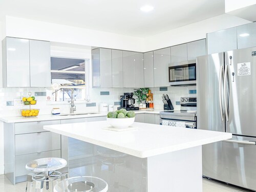 Escape to the Lake Family Home 8PPL/3BR/2Bath/Pool/BBQ/Pet Friendly/Boat Parking