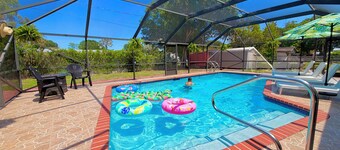 Escape to the Lake Family Home 8PPL/3BR/2Bath/Pool/BBQ/Pet Friendly/Boat Parking