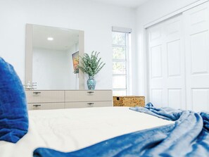3 chambres, fer et planche à repasser, Wi-Fi, draps fournis