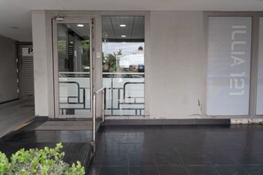 Exterior detail - Apart Hotel Illia 121 (Neuquén)