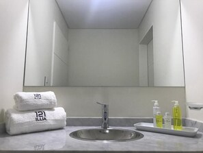 Bathroom - Apart Hotel Illia 121 (Neuquén)