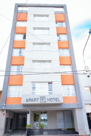 Exterior detail - Apart Hotel Illia 121 (Neuquén)