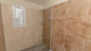 Family Apartment, 1 Bedroom | Bathroom