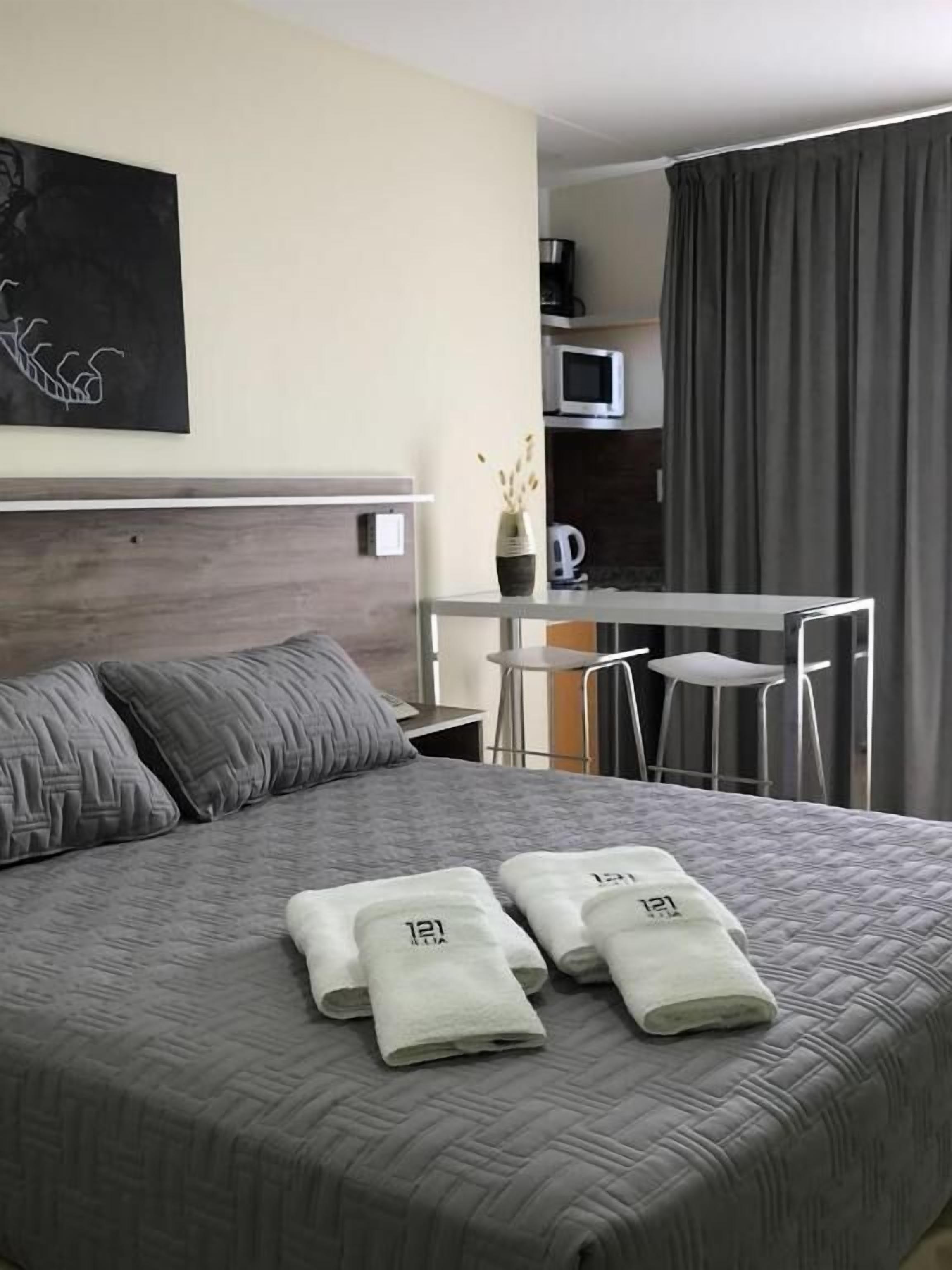 Caja de seguridad en la habitación, cortinas blackout y wifi gratis 