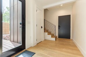 Interior - Modern Private Quiet East Austin Studio (Austin)