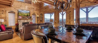 NEW! LUXE, Clean & Stocked Cabin w/Hot Tub & Stunning Men Views in Wears Valley.